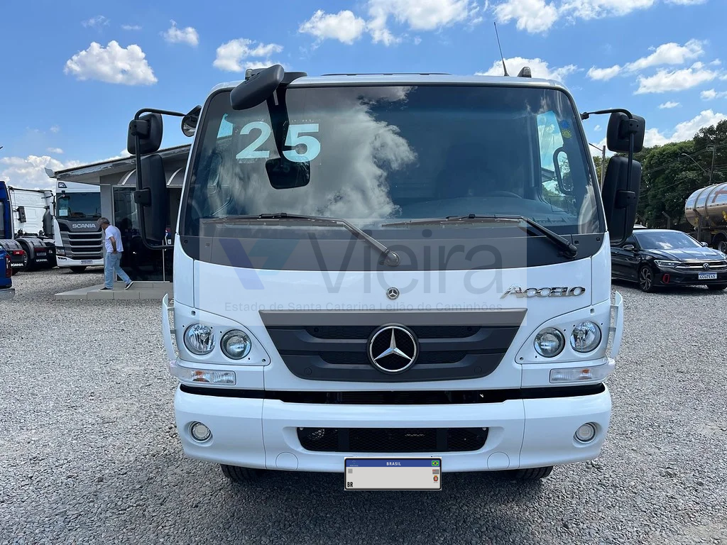 Mercedes-Benz Accelo 1017 4x2 25/25