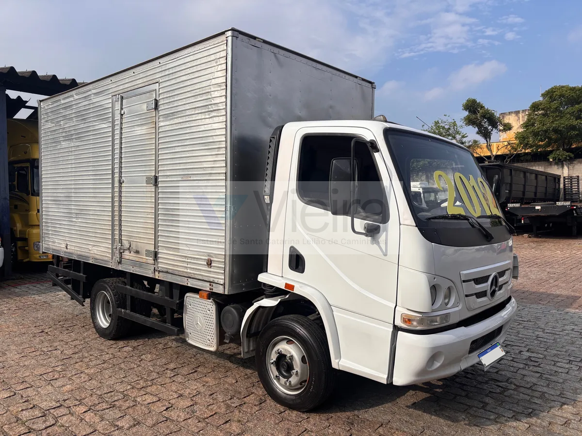 Mercedes-Benz Accelo 815 4x2 12/12